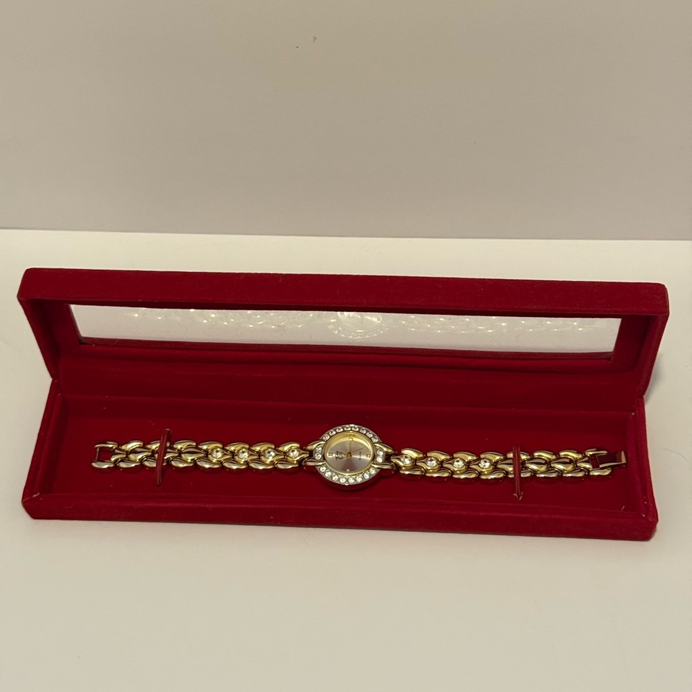 Elizabeth Taylor White Diamonds Halo Watch W Fresh Battery!  Works!